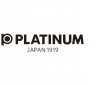 Od 1919 roku japońska firma Platinum kojarzona jest z luksusowymi artykułami piśmienniczymi. Cechą charakterystyczną piór wiecznych Platinum są stalówki z bardzo cienką linią pisania. Pióra Platinum odznaczają się ponadczasową elegancją, zawierającą s...