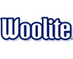 Woolite to marka  dedykowana pielęgnacji ubrań i ochronie tkanin. Jej specjalistyczne formuły pomagają zachować intensywność kolorów, miękkość materiałów oraz idealny wygląd odzieży, dzięki czemu ulubione ubrania dłużej wyglądają jak nowe.