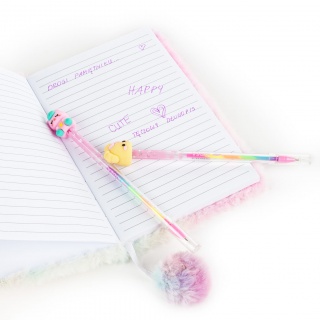 DŁUGOPIS TĘCZOWY ZAPACHOWY Z FIGURKĄ KIDEA, Długopisy, Art. do pisania i korygowania