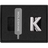 Przypinka MOLESKINE K, srebrna, Notatniki, Zeszyty i bloki