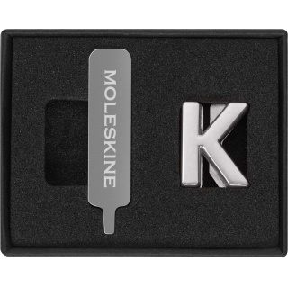 Przypinka MOLESKINE K, srebrna, Notatniki, Zeszyty i bloki