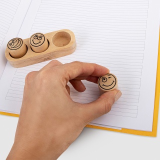 Zestaw drewnianych pieczątek TRENDHAUS Motivation, 3 szt., mix kolor&oacute;w, Gry i zabawki, Gadżety