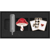Przypinki MOLESKINE 2026 Alice, Mushroom + Cards