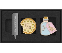 Set of 2 pins MOLESKINE 2026 Alice, Eat Me + Drink Me